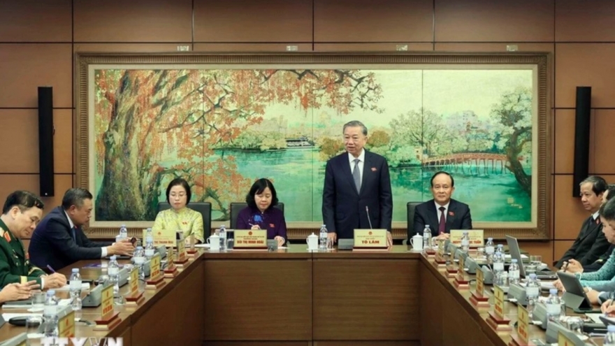 Amendments to Constitution must follow legal procedures, reflect public opinion